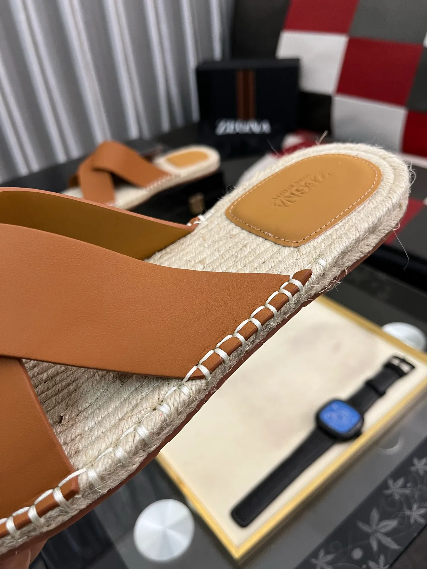 Men's shoes 💰320⌚️⌚️《HERMES》Hermès 💁♂️Men's casual slippers, compare the quality at the counter🧚🏿♂️ The upper layer has a stone pattern with clear texture, showing high-end, high-end, comfortable to wear and versatile. Purely hand-pulled, raw rubber breathable outsole, breathable and comfortable lambskin lining, 100% comfortable density, original rubber outsole wear-resistant code number 38-44. Can be customized 45-46-47